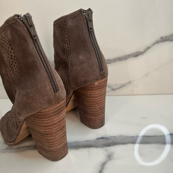 Gianni Bini | Women's Brown Leather Laser Cut Peep Toe Block Heel Boots Sz 7 - Picture 4 of 7